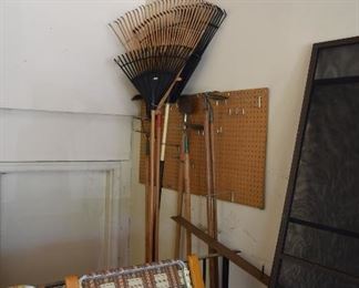 Lawn Chairs, Rakes, & Garden Tools
