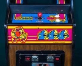 Lot 296 - Vintage Cabaret Ms. Pac-Man Coin-Op Arcade Game