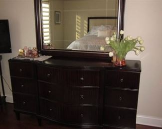 Raymour & Flanigan Queen Bedroom Suite "Bellanest"