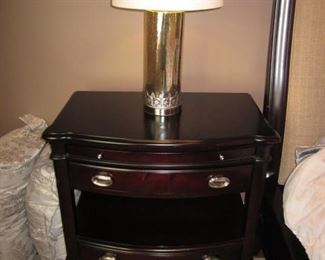 Raymour & Flanigan King Bedroom Suite Stunning