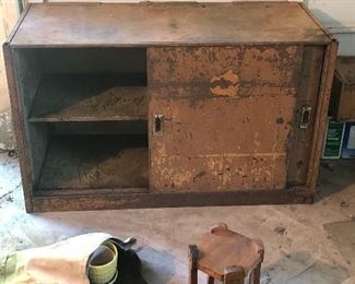 Metal cabinet