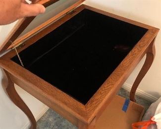 Nice stand up display case -- ideal for jewelry or other small items