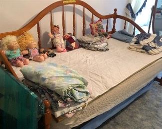 Maple Day/ trundle bed 