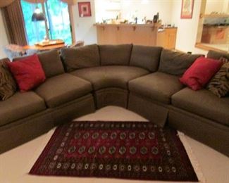 Henredon Sectional in perfect condition & one beautiful rug
