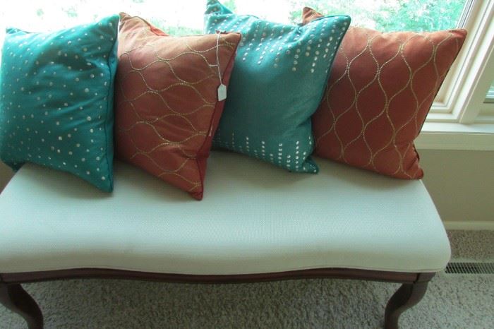The perfect bench for the end of your bed.
