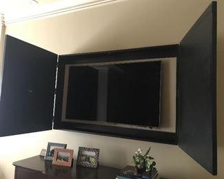 Mirrored cover open
