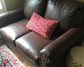 Leather loveseat (Sleeper)