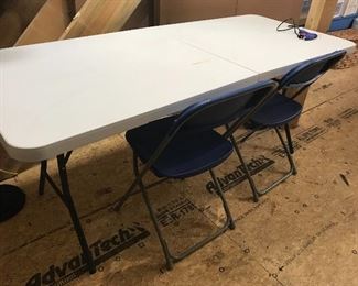 Folding tables