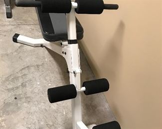 Leg extension machine