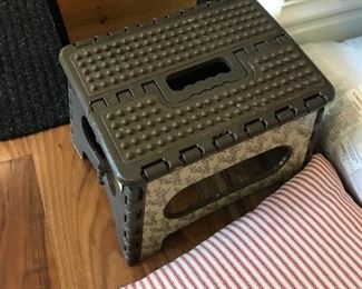 Collapsible step stool