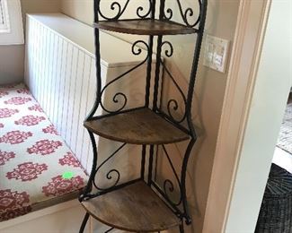 Corner shelf