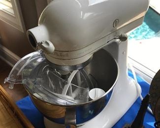 Kitchen Aide mixer w/components