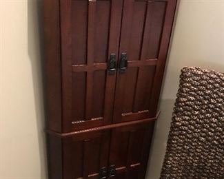 Corner cabinet