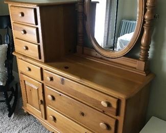 Nice dresser w/mirror
