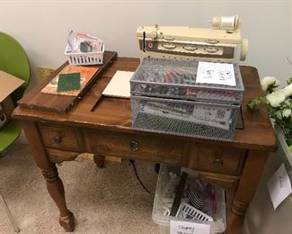 Sewing machine w/table