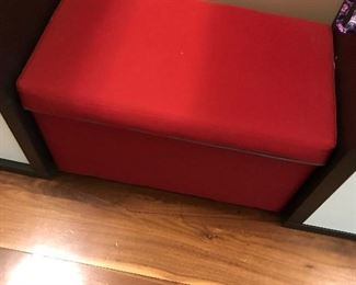 Storage container