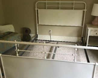 Metal bed