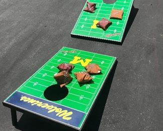 Cornhole game w/carrying case