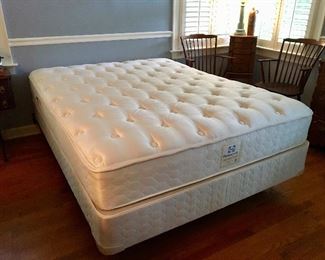Sealy Queen Posturepedic Mattress and Boxspring