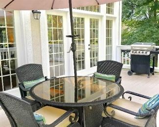 Umbrella table & 4 chairs