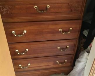 This chest of drawers is in excellent condition.