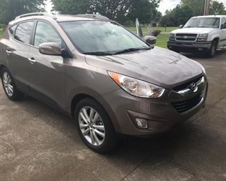 2012 Hyundai Tucson Limited Edition SUV, 29K Miles, Leather Seats, Power Mirrors