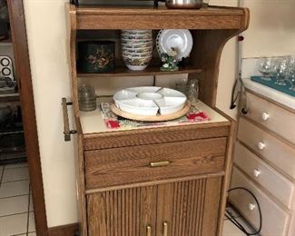 Kitchen cart
Toaster oven
Canisters
Bowls........