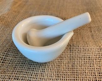 Medical marble pestle and mortar