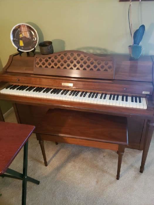 Baldwin Console Piano Acrosonic
