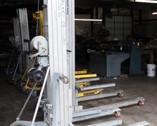 Genie Superlift Contractor Manual Lift — 18ft. Lift, 650-Lb. Capacity, Model # SLC-18