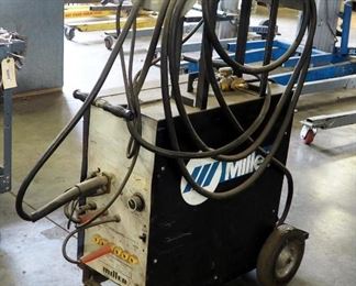 Miller 200 Volt Electric Wire Welder Includes Welding Gun And Rolling Cart