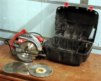 7.25" Electric Skilsaw Model #5500 Includes Extra Saw Blades and Carrying Case