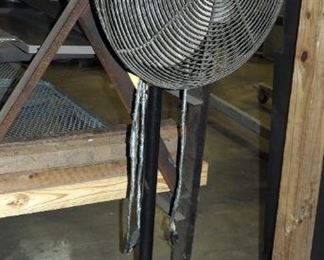 Dayton Heavy Duty 27" Pedestal Shop Fan