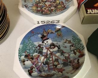 Holiday cat plates