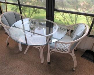 patio set - has 4 chairs