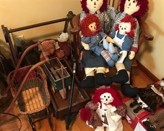 Raggedy Ann & Andy dolls; Green Mountain Bears teddy bear; Boyds "Gwendolyn" teddy bear.