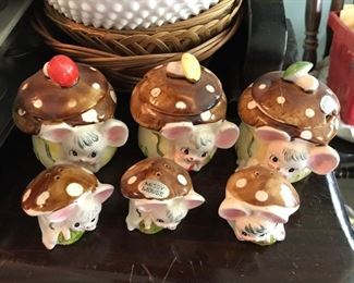 Enesco "Missy Mouse" figurines (sugar, salt, pepper, etc.).