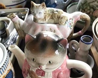 Ken Gordon Designs kitty teapot.