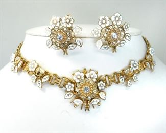 GORGEOUS WHITE ENAMEL FLOWER BOOKCHAIN DEMI-PARURE