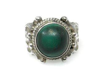 MALACHITE STERLING SILVER SOUTHWESTERN RING