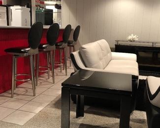 Great new bar stools retailed Gor $200 each