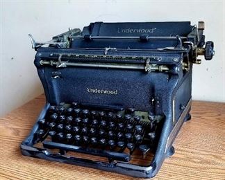 Underwood Vintage Typewriter from World War II