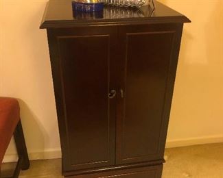 large standing jewelry case