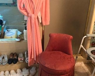 vanity chair like Marilyn Monroe had in Some Like It Hot