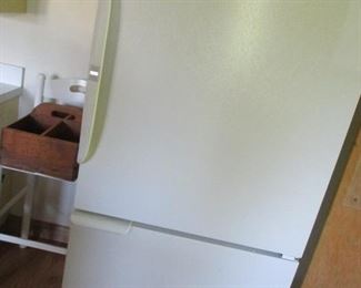 Amana bottom freezer refrigerator