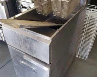 #623: Imperial Model IFS-40 Deep Fryer
Measures approximately 41.5" x 16" x 31"
