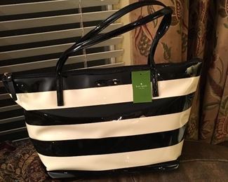 "Kate Spade". We believe this one to be authentic, but can not legally guarantee anything.