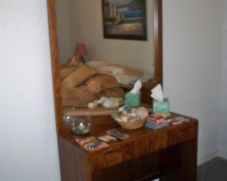 Modern style Vanity with mirror