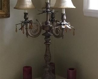 4 light lamp in bath.