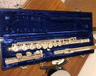 GEMEINHARDT 2SP FLUTE AND CASE